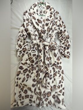 Sonoma Plush Leopard Print Bathrobe in White and Brown